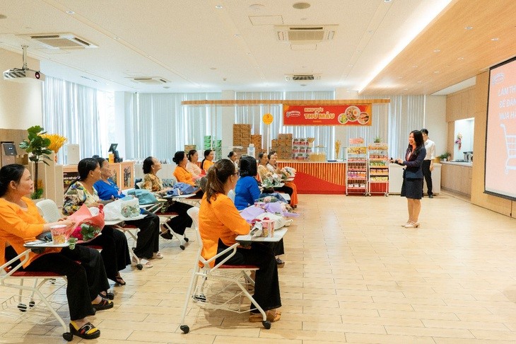 Mỗi năm Acecook đón hơn 10.000 lượt khách đến tham quan quy trình sản xuất mì
