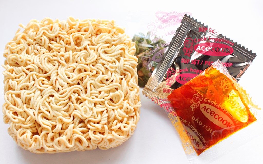 Gói súp trong mì ăn liền chính là bí quyết tạo nên hương vị đặc trưng cho món ăn